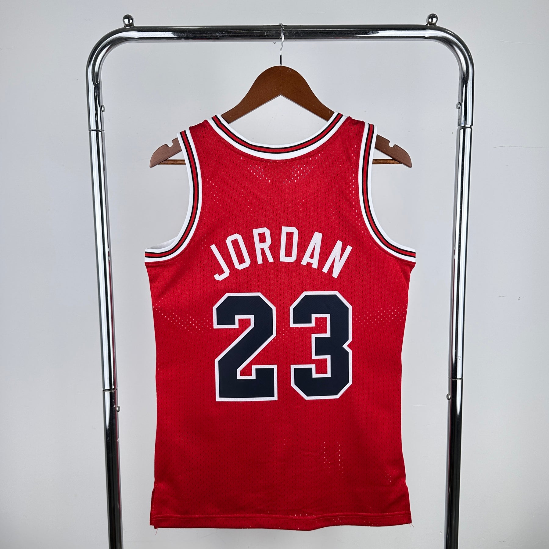 Regata Mitchell & Ness  Chicago Bulls 1984-1985 Vermelha