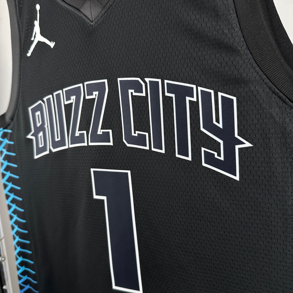 Regata Charlotte Hornets City Edition Preta