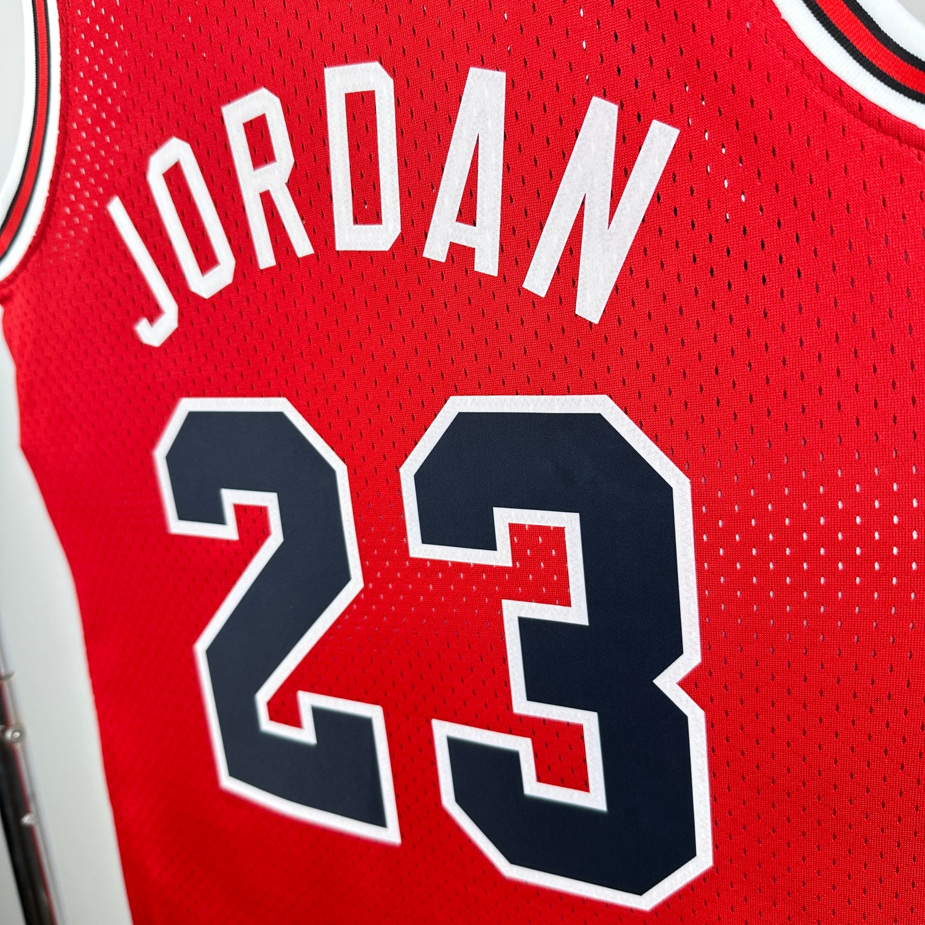 Regata Mitchell & Ness  Chicago Bulls 1984-1985 Vermelha