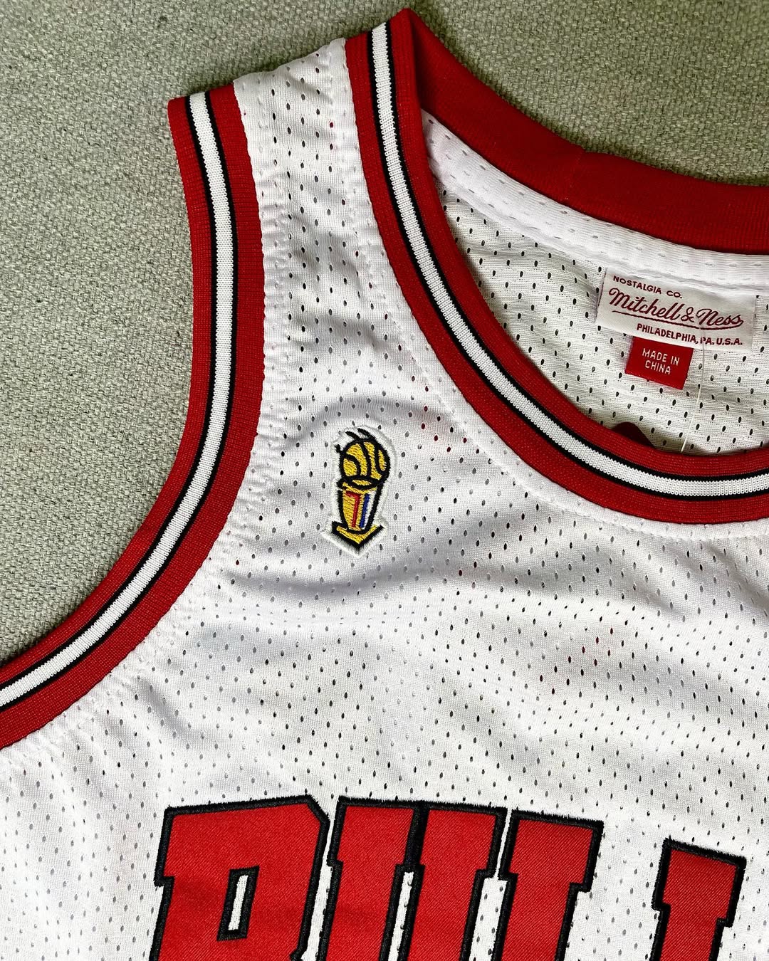 Regata Chicago Bulls Mitchell & Ness Branca
